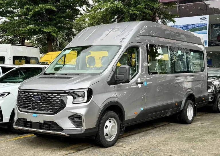 Thuê Xe 18 Chỗ Theo Ngày: Giải Pháp Tối Ưu Cho Mọi Kế Hoạch Ngắn Hạn